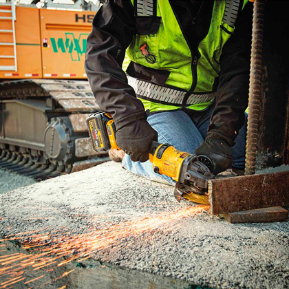 Фото 1- Аккумуляторная болгарка  DeWalt DCG 412, круг 125мм